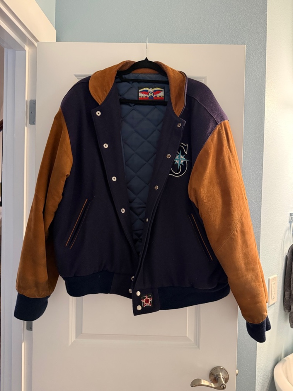 Men's Seattle Mariners Vintage Two-Tone Bomber Jacket in Navy and Brown